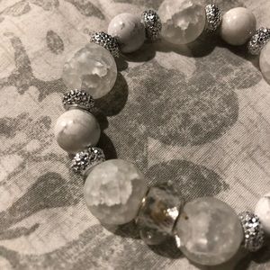 Elegant white silver elastic beaded bracelet